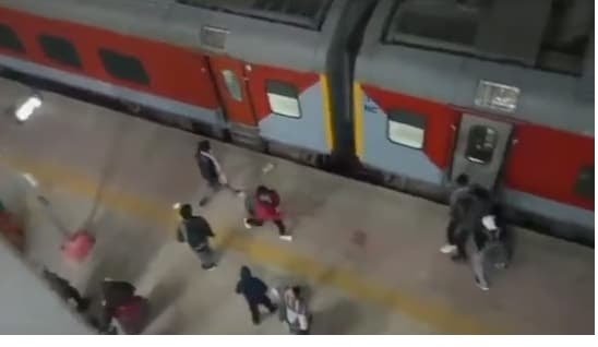 Train par hamla