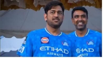 MS Dhoni -R. Ashwin